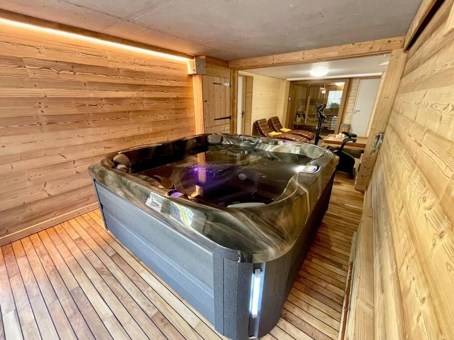 Chalet Kelly, Centre Ville / Jacuzzi / Sauna 제라르메르 외부 사진